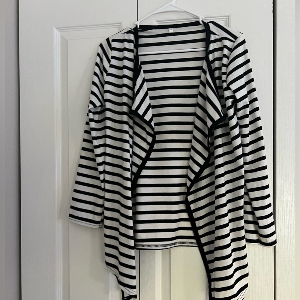 ✨SALE✨ MUST GO✨ EUC XL sweater, striped Amazon blazer